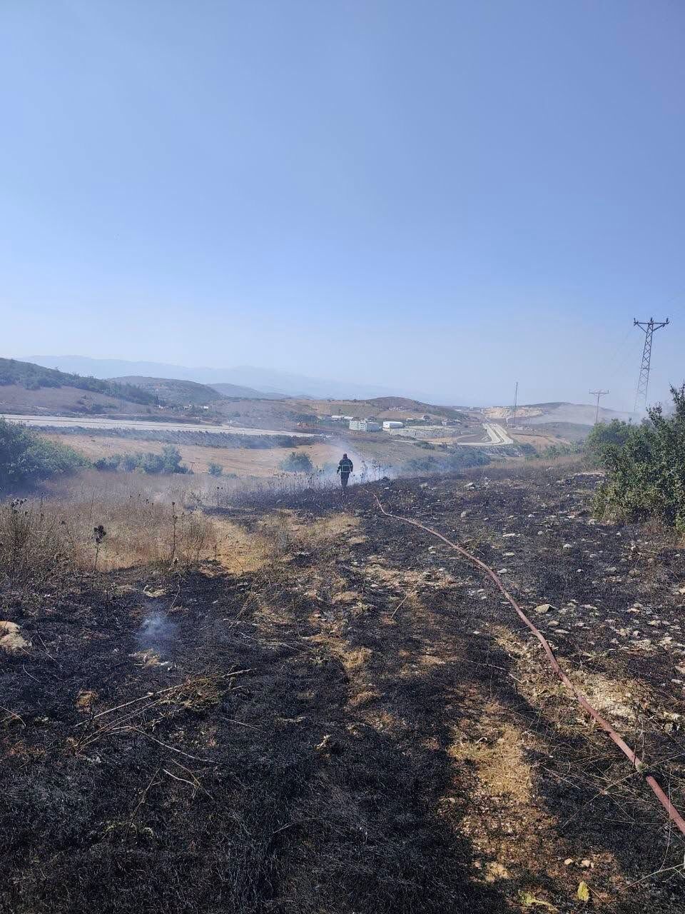 Yayladağı’nda Arazi Yangını Kısa Sürede Söndürüldü