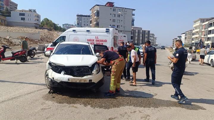 Kırıkhan’da Trafik Kazası 2 Yaralı