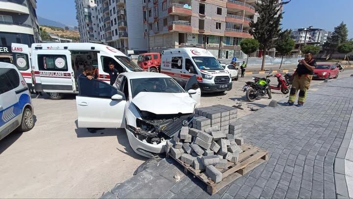 Kırıkhan’da Trafik Kazası 2 Yaralı