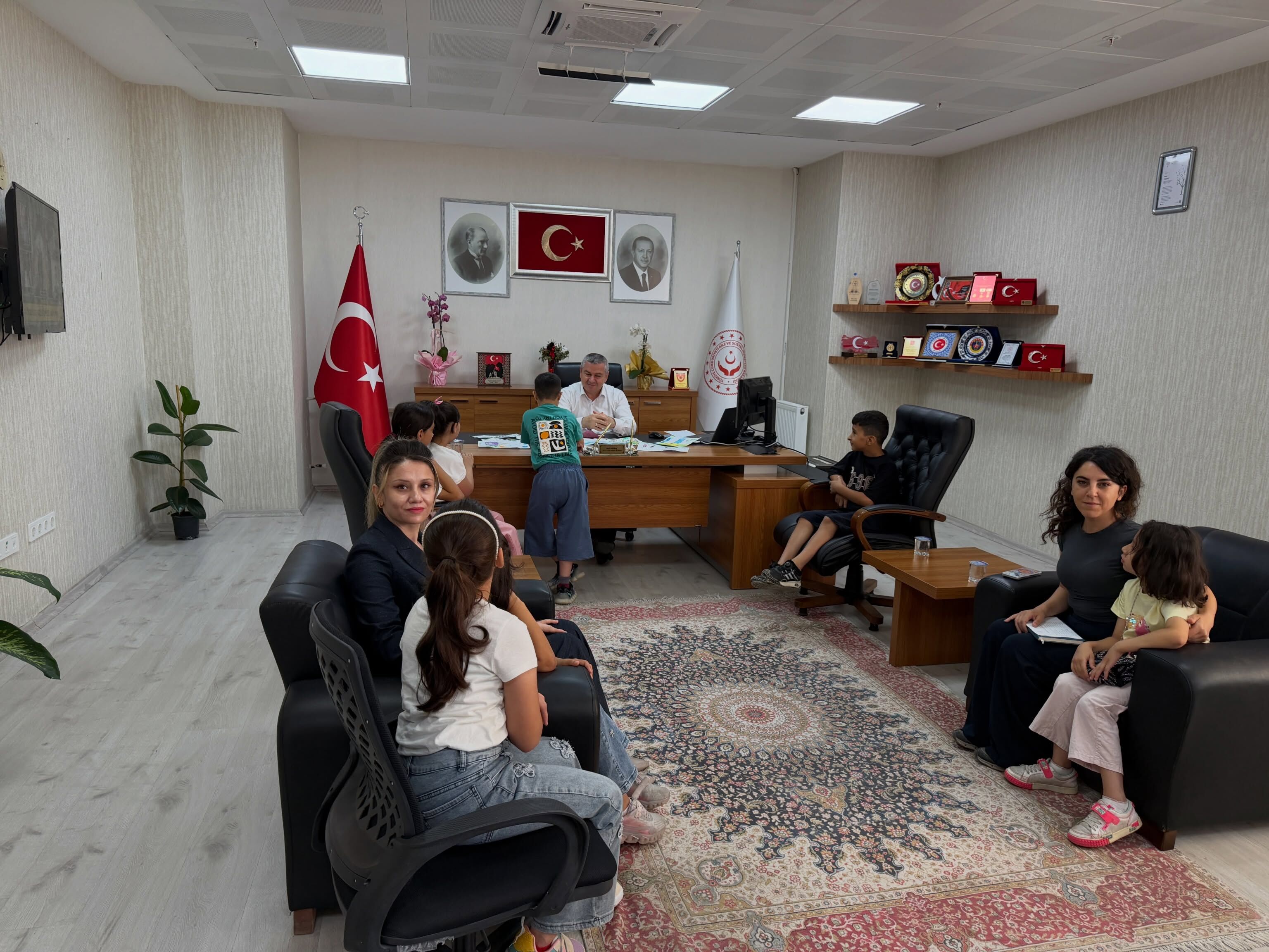 Çocuklardan İl Müdürü Naci Yılmaz’a Anlamlı Sürpriz
