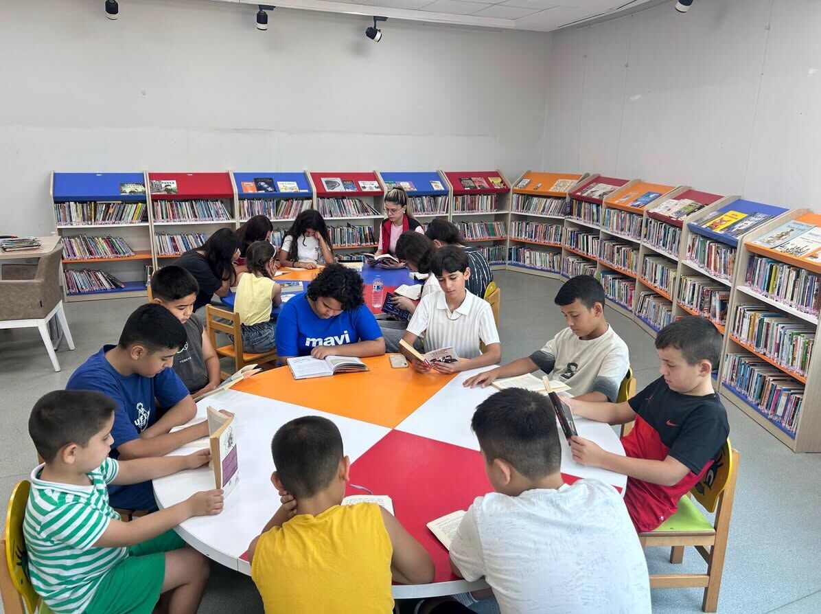 Kadirli’de çocuklar kütüphanede kitaplarla buluştu-1