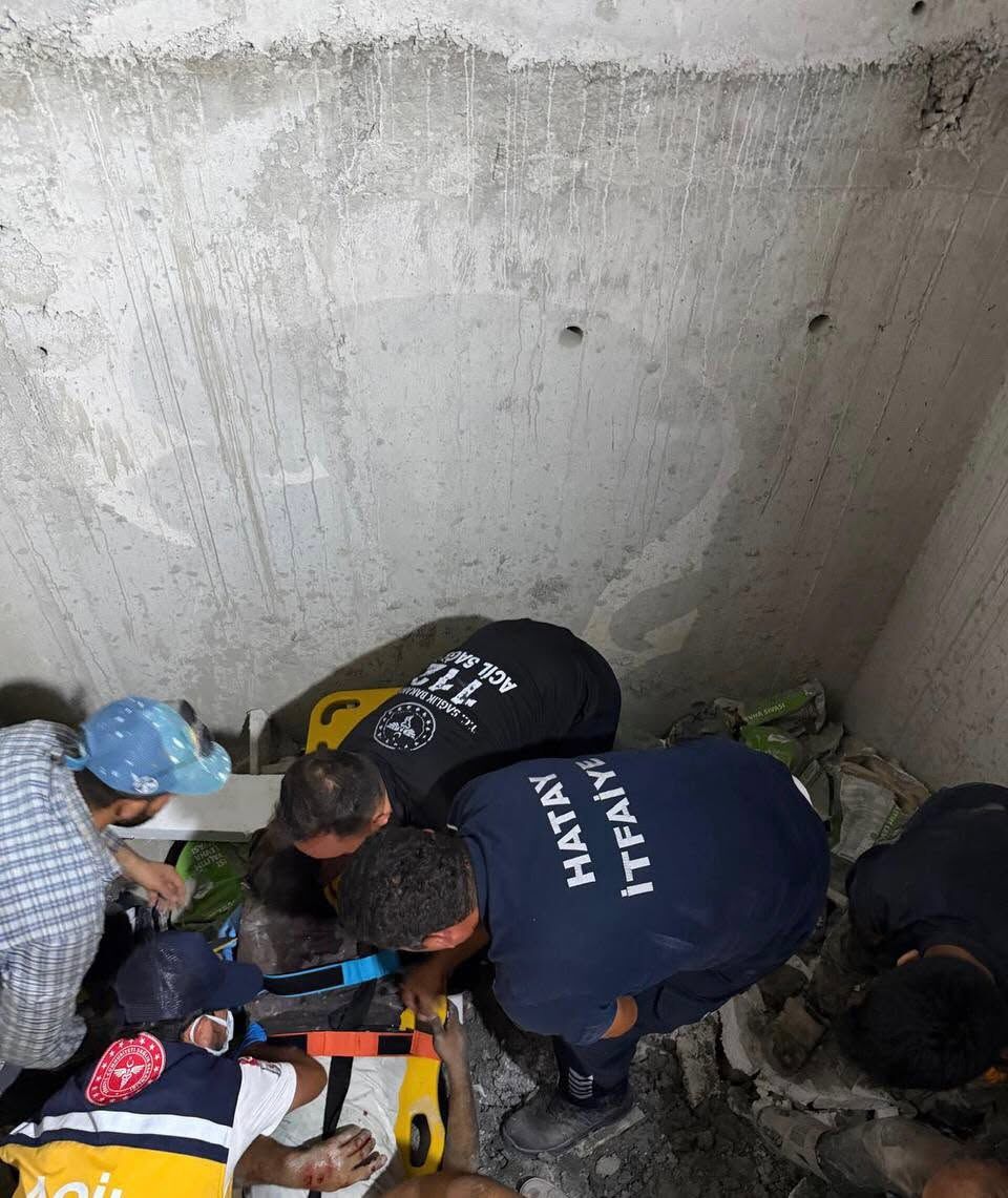 Defne’de Asansör Boşluğuna Düşen Vatandaş Kurtarıldı
