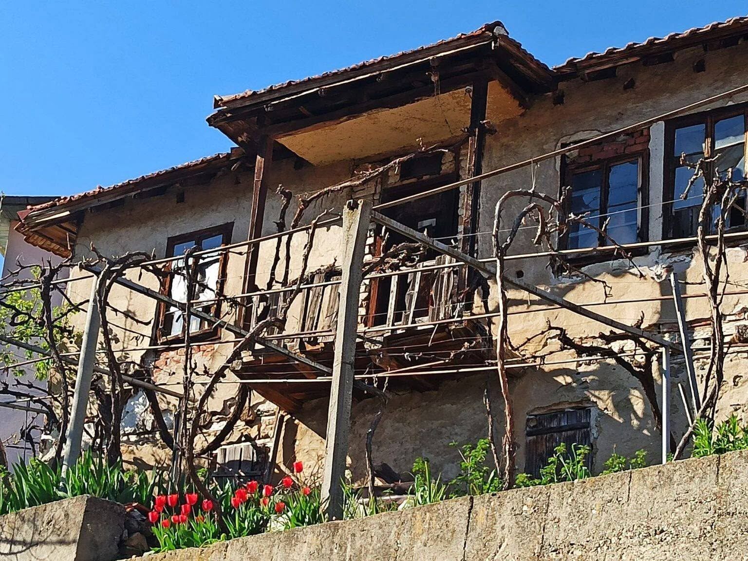 Terk Edilmiş Pomak Köylerinde Zamana Direnen Evler