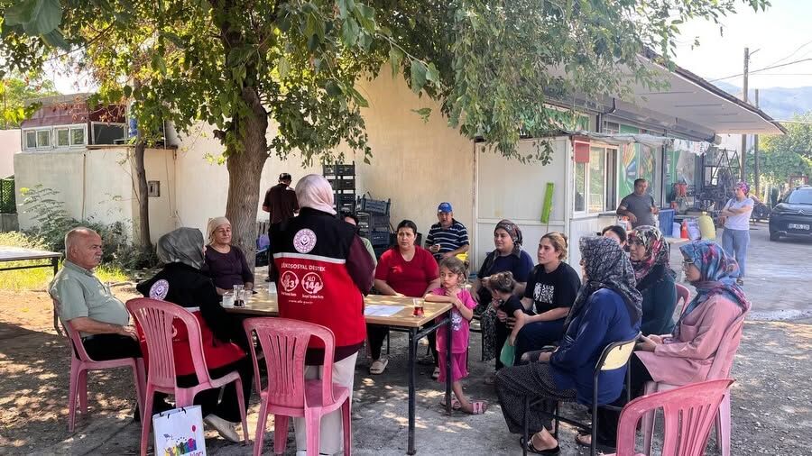 Osmaniye’de Sosyal Hizmet Ekibi Şekerdere’de
