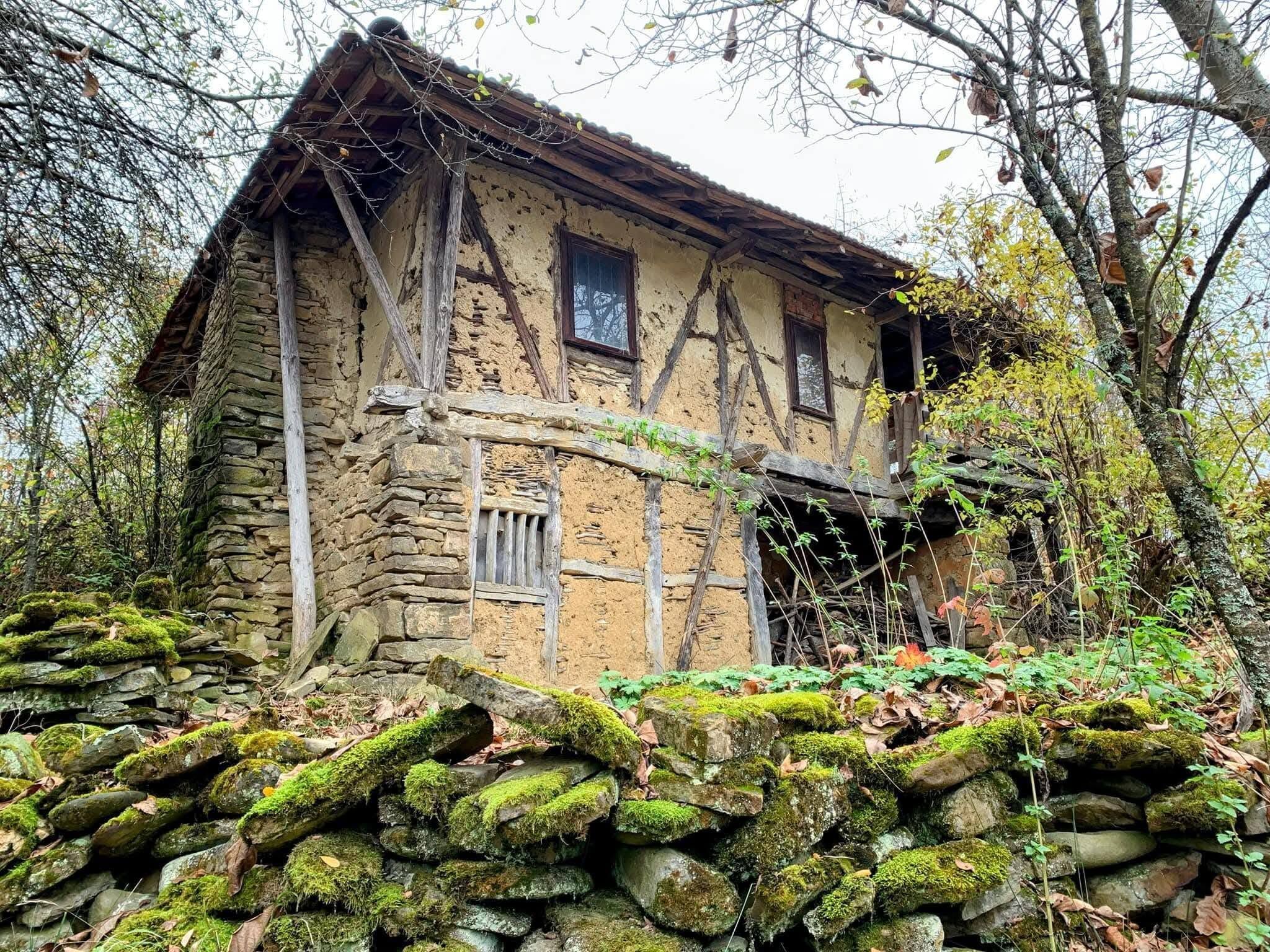 Terk Edilmiş Pomak Köylerinde Zamana Direnen Evler-1