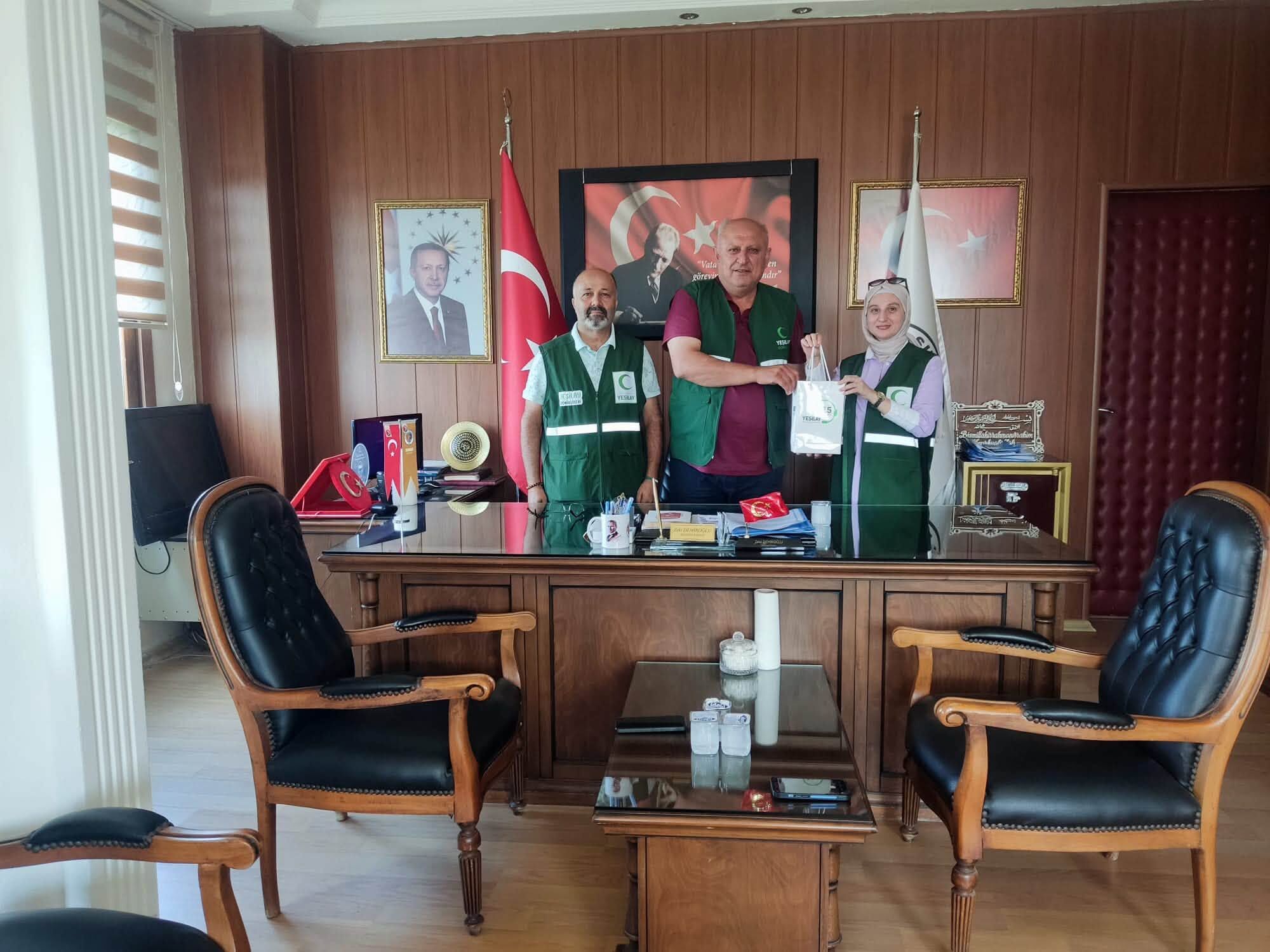 Başkan Zeki Demiroğlu’na Yeşilay Temsilcisi Üste’den Ziyaret-1