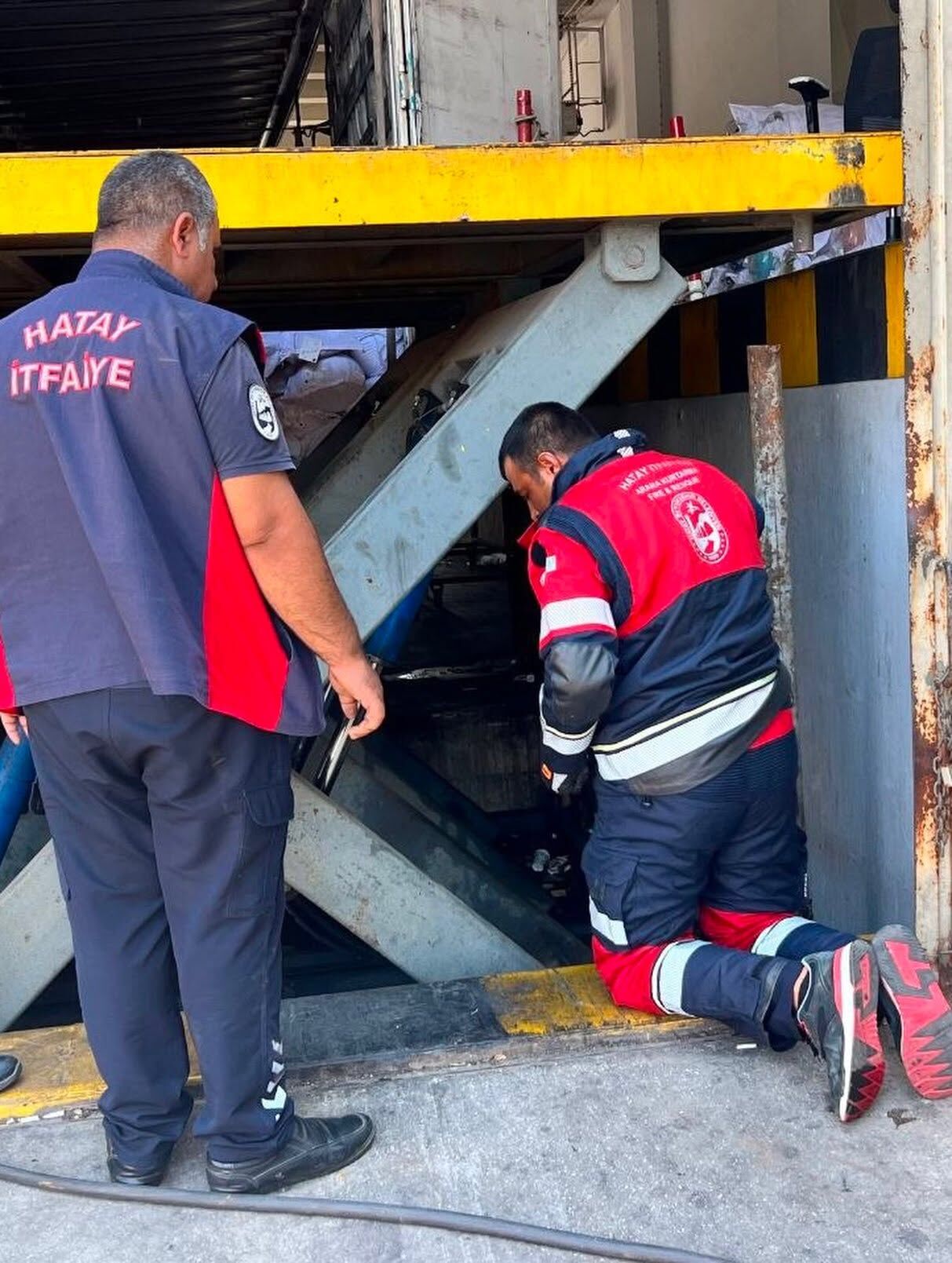 Hatay’da İtfaiyeden Patili Dostlara Kurtarma Operasyonu