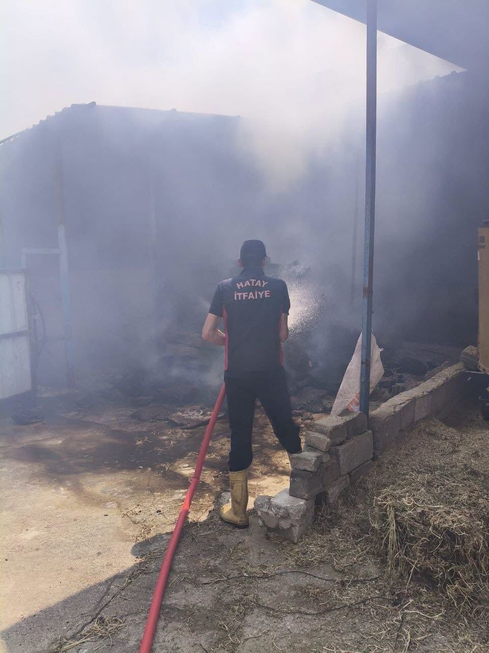 Reyhanlı’da Çöplük Alan Yangını Kontrol Altına Alındı-1