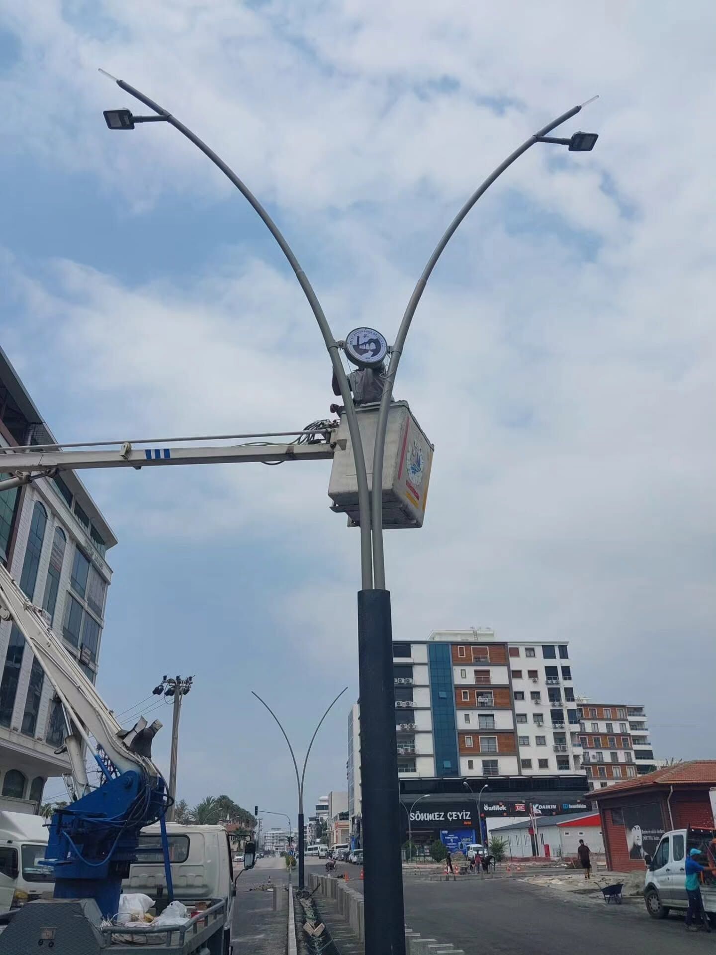 Dörtyol’da Abdi İpekçi Caddesi aydınlanıyor