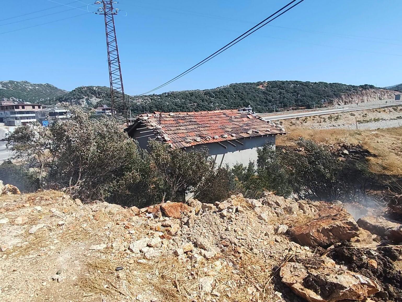 Yayladağı’nda bahçe yangını büyümeden söndürüldü
