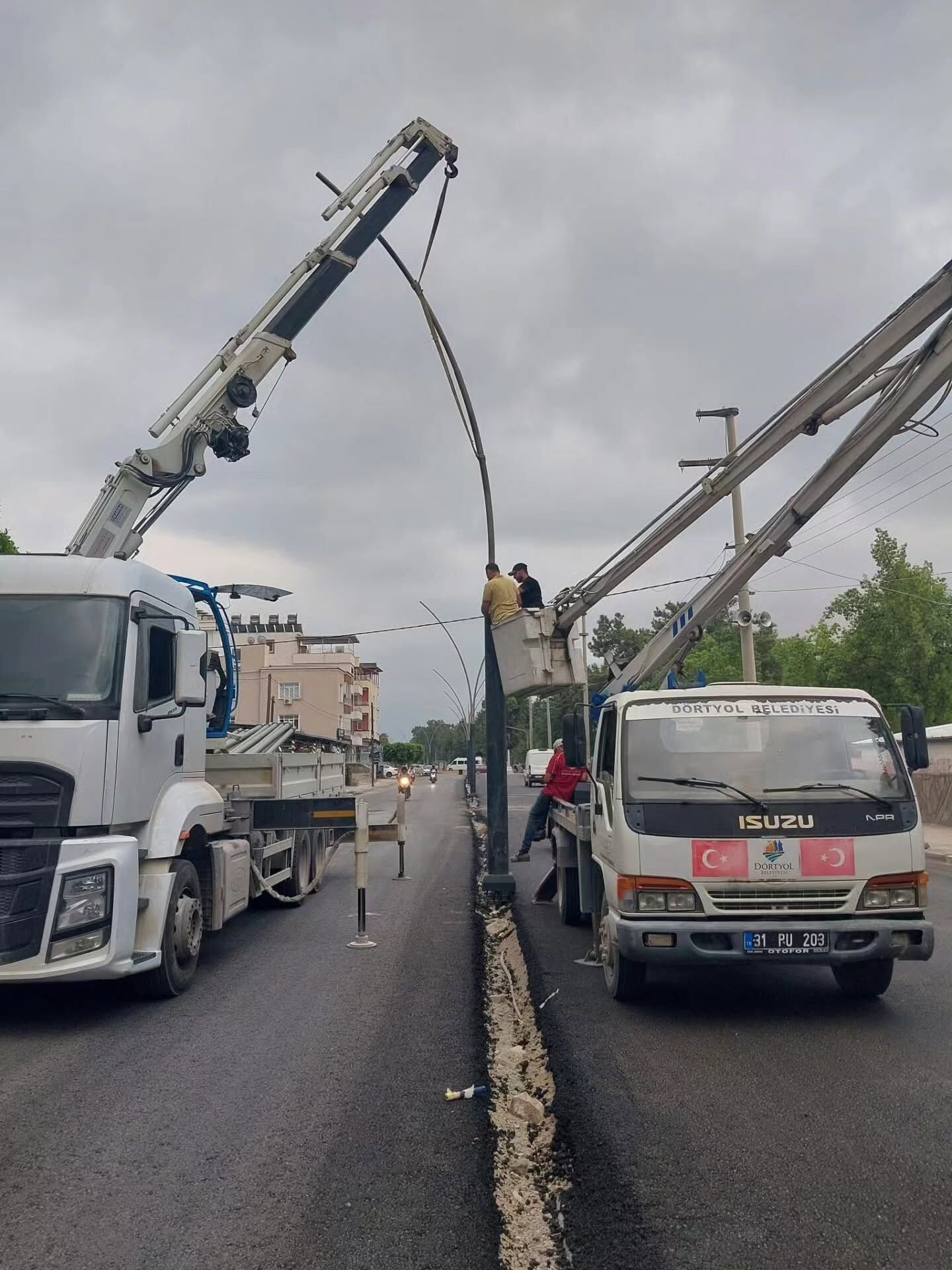 Dörtyol’da Abdi İpekçi Caddesi aydınlanıyor-1