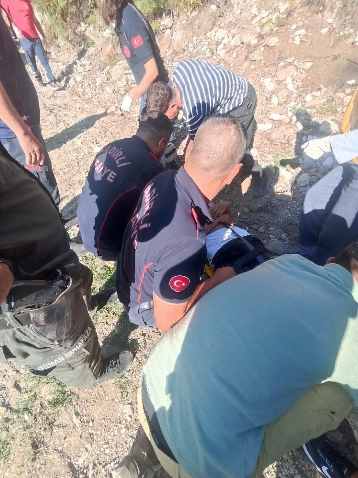 Kadirli’de iş makinesi devrildi 1 yaralı-1
