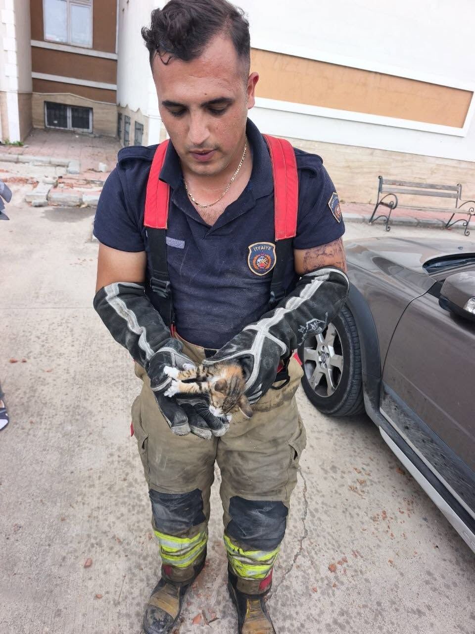 Hatay’da İtfaiyeden Patili Dostlara Kurtarma Operasyonu-1