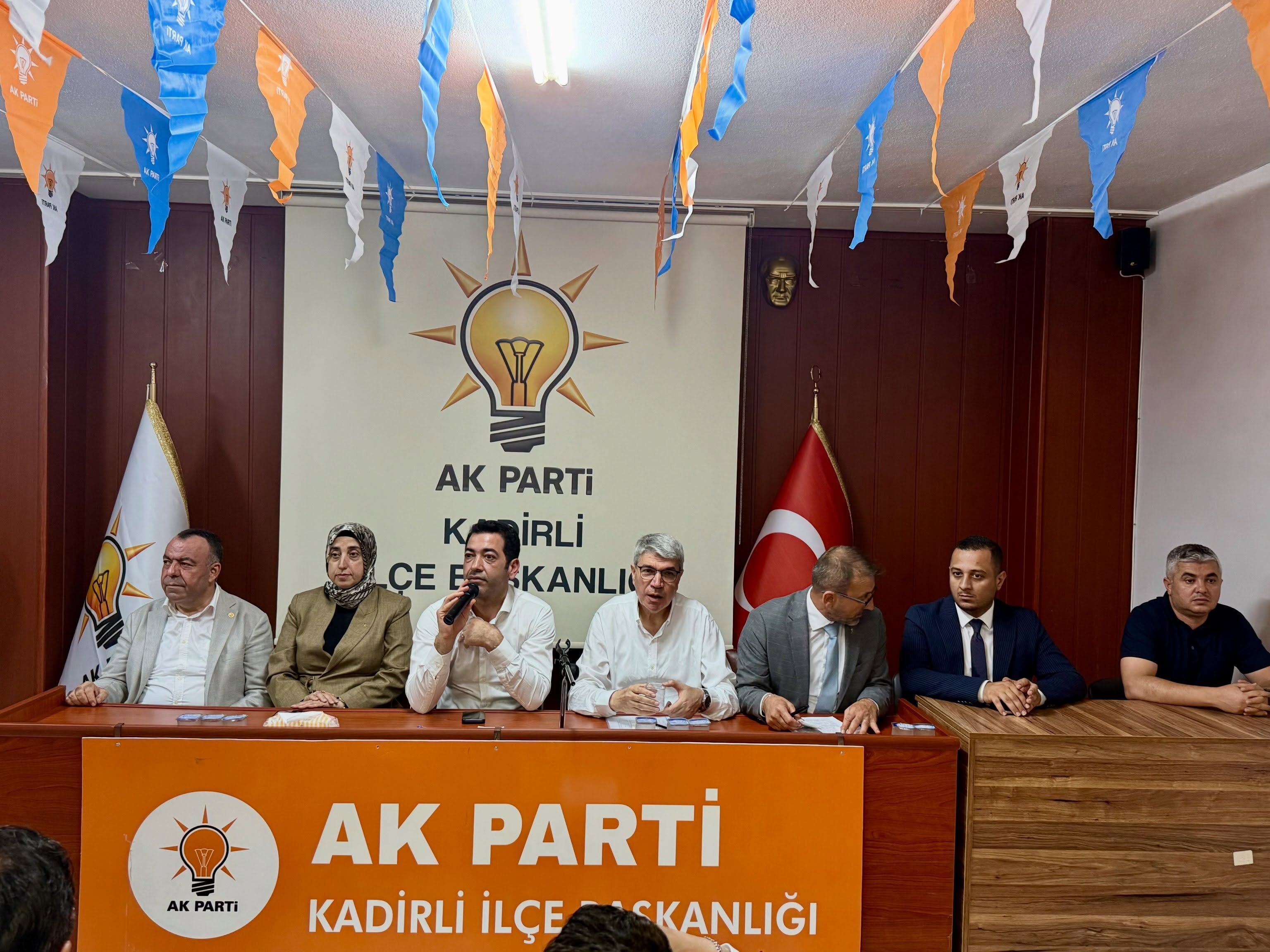 AK Parti Kadirli’de danışma meclisi buluşması