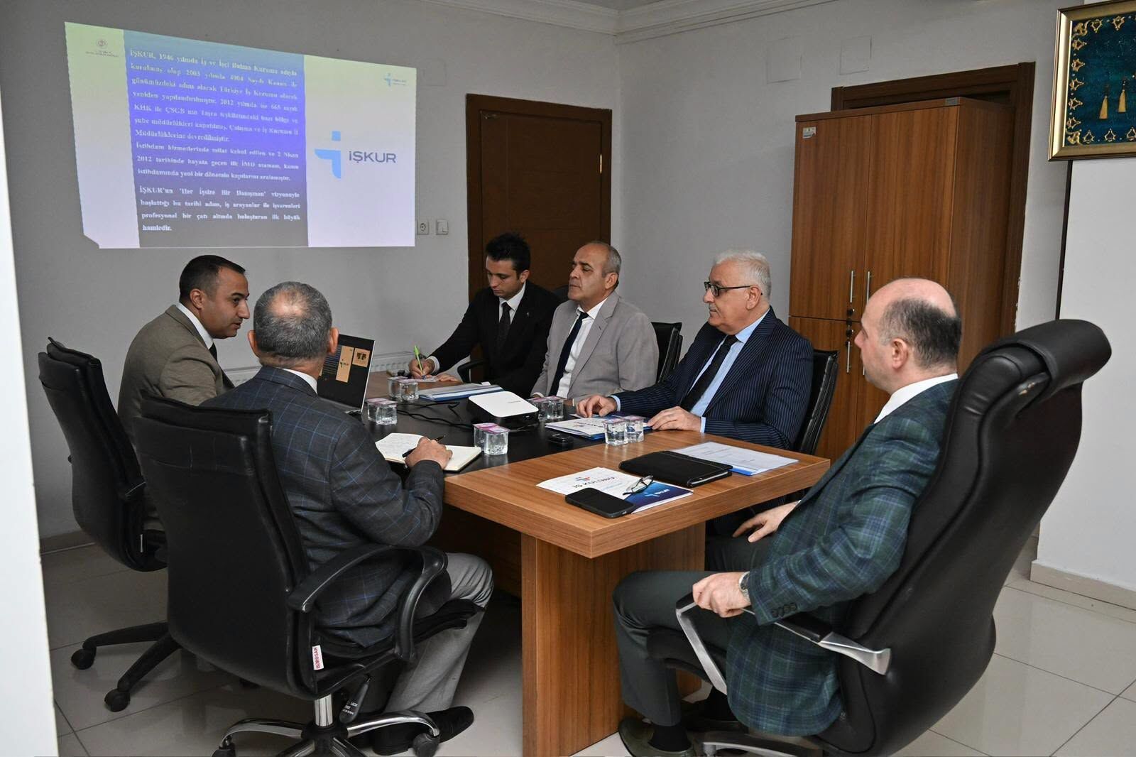Vali Serdengeçti İŞKUR’da istihdamı değerlendirdi
