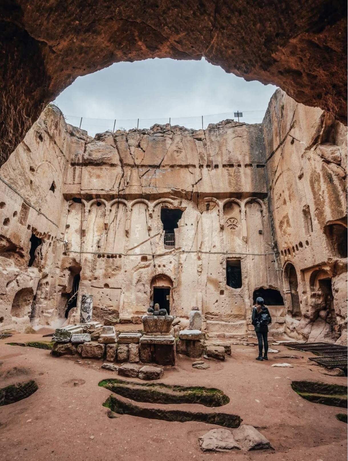 Kayaların İçine Oyulan Gümüşler Manastırı