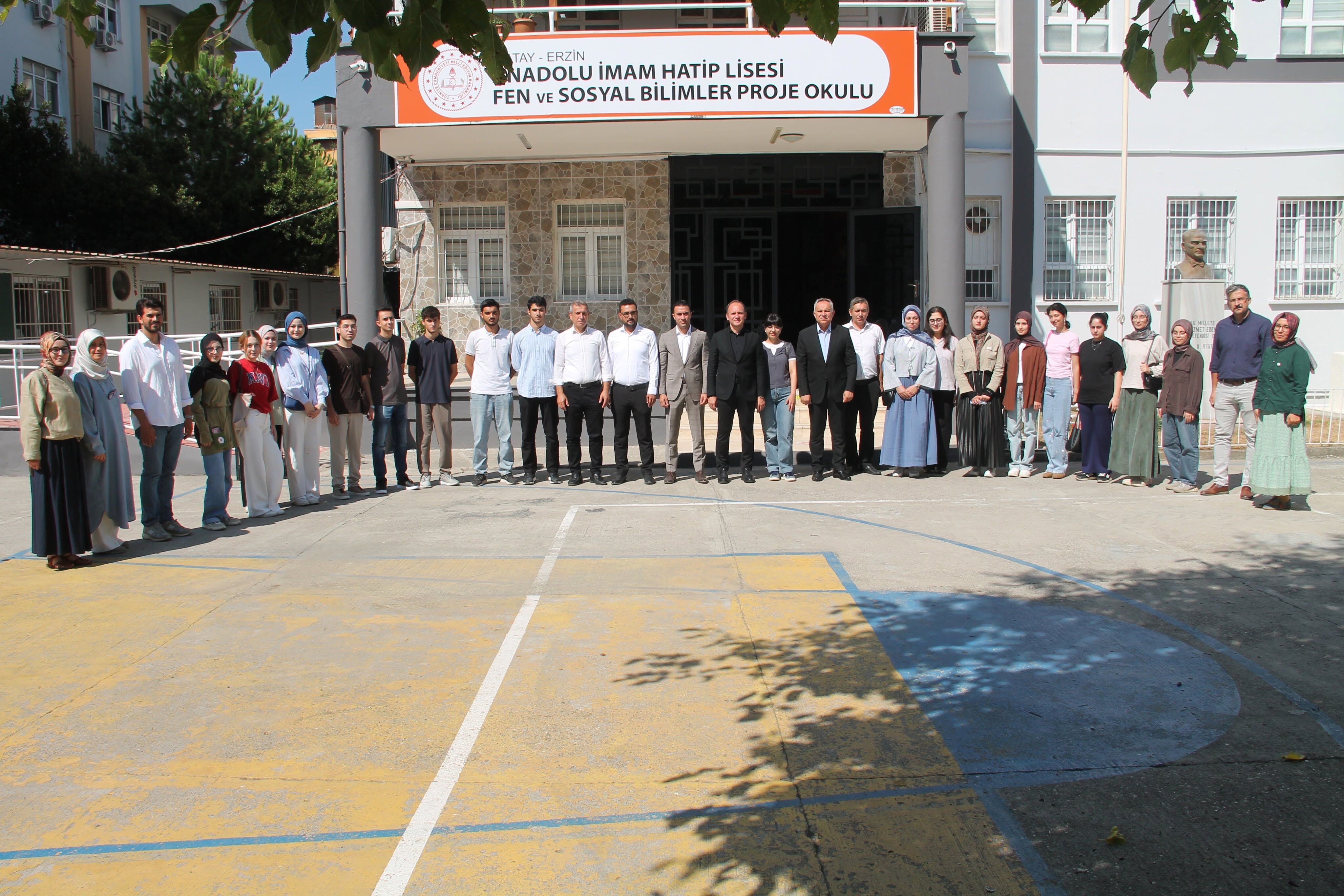 Kaymakam Yunus Emre Akpınar’dan başarılı öğrencilere ziyaret-1