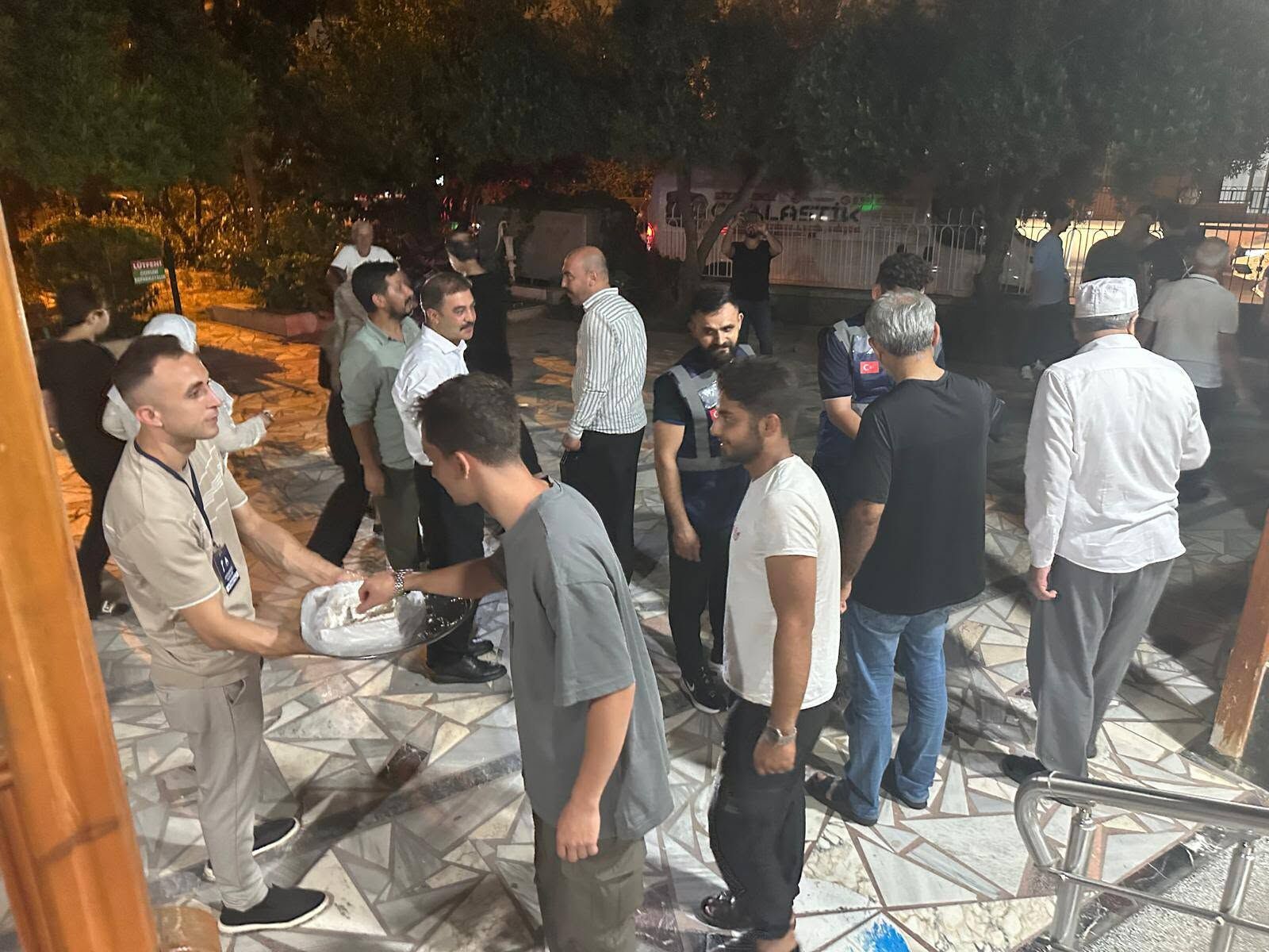 Anahtar Parti’den Osmaniyelilere Kandil İkramı (2)
