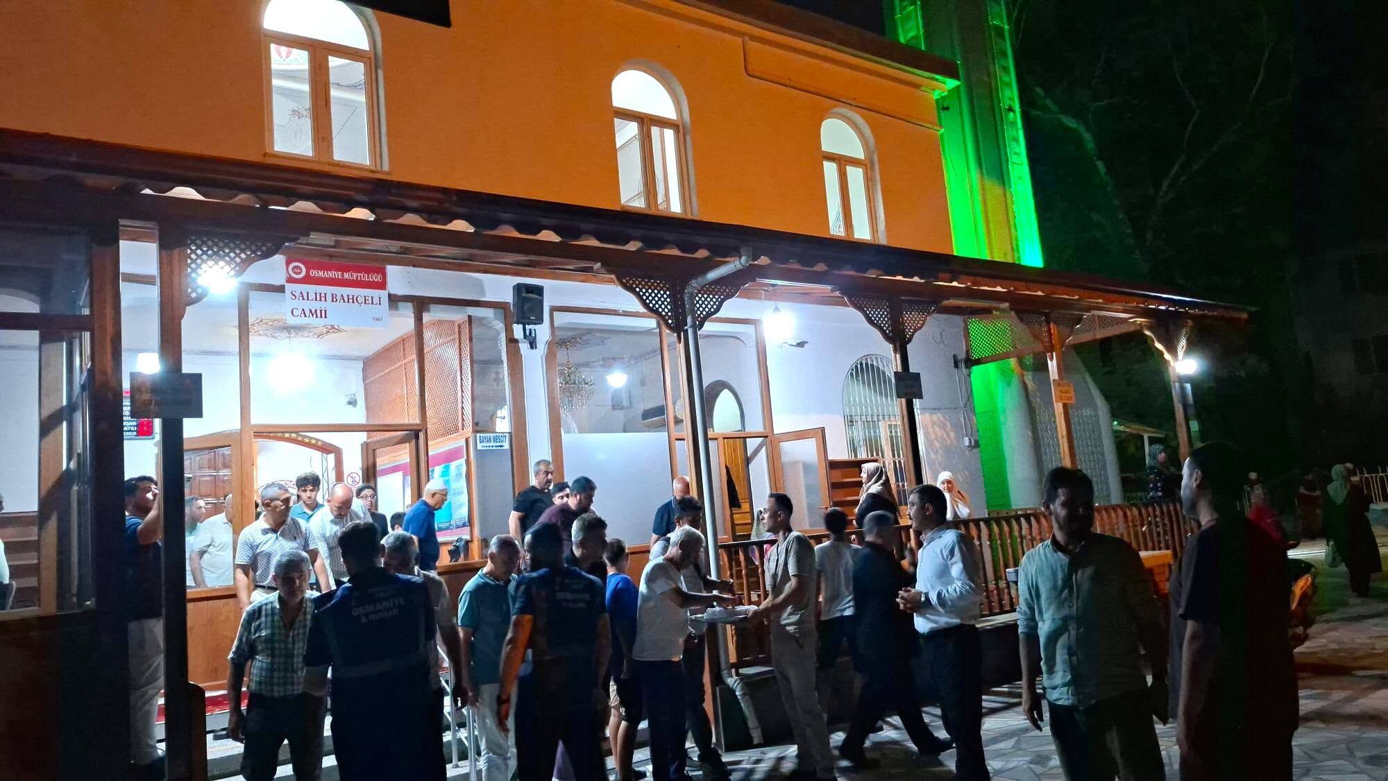 Anahtar Parti’den Osmaniyelilere Kandil İkramı (3)