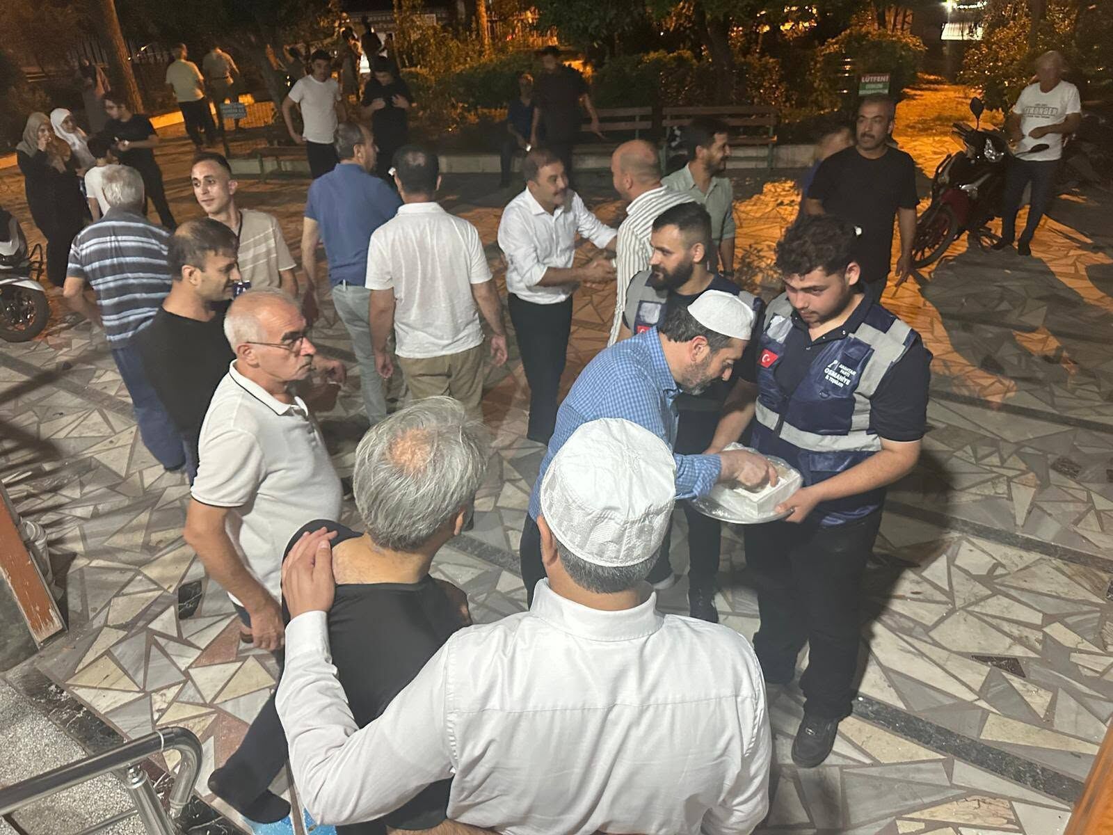 Anahtar Parti’den Osmaniyelilere Kandil İkramı (4)