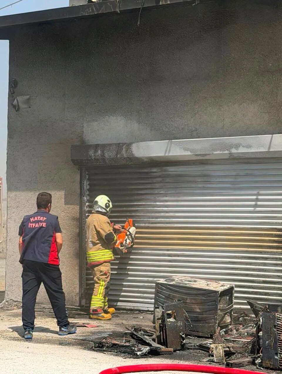 Antakya’da İş Yeri Yangını Kısa Sürede Kontrol Altında2