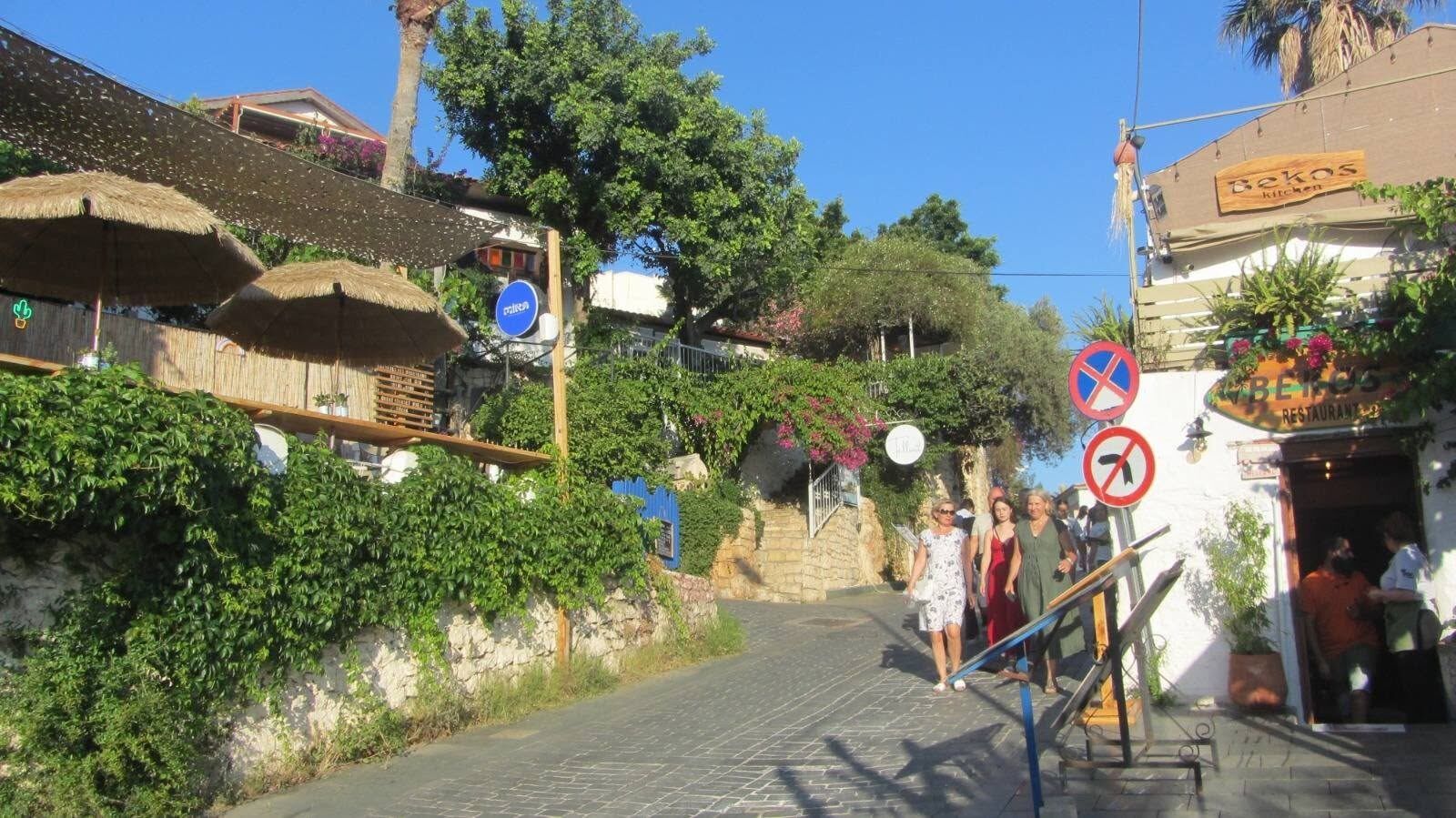 Antalya Kaş’ta Turizm Sezonu Hareketliliğini Sürdürüyor2