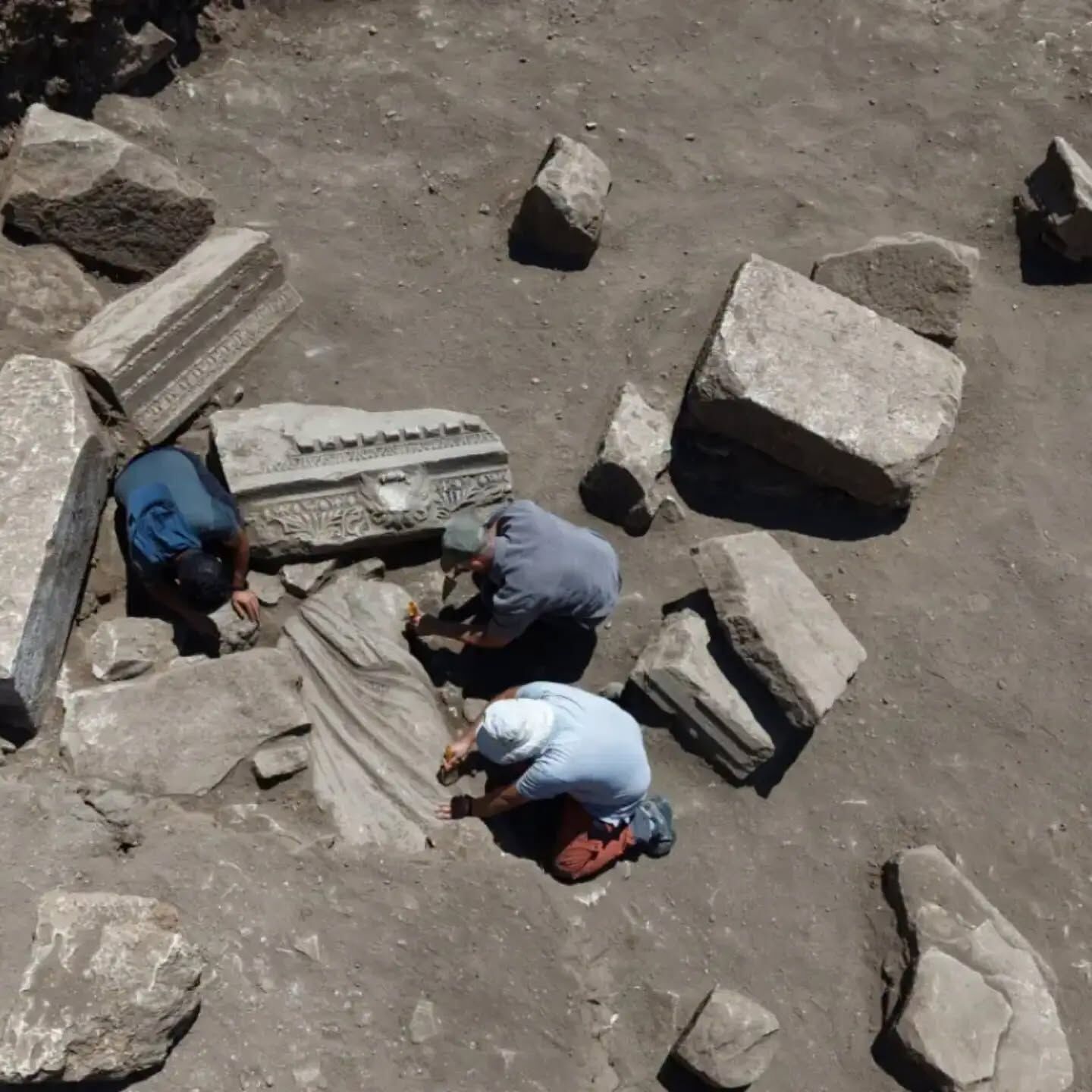 Antalya’da Aspendos Kazılarında Tarihi Heykel Bulundu5