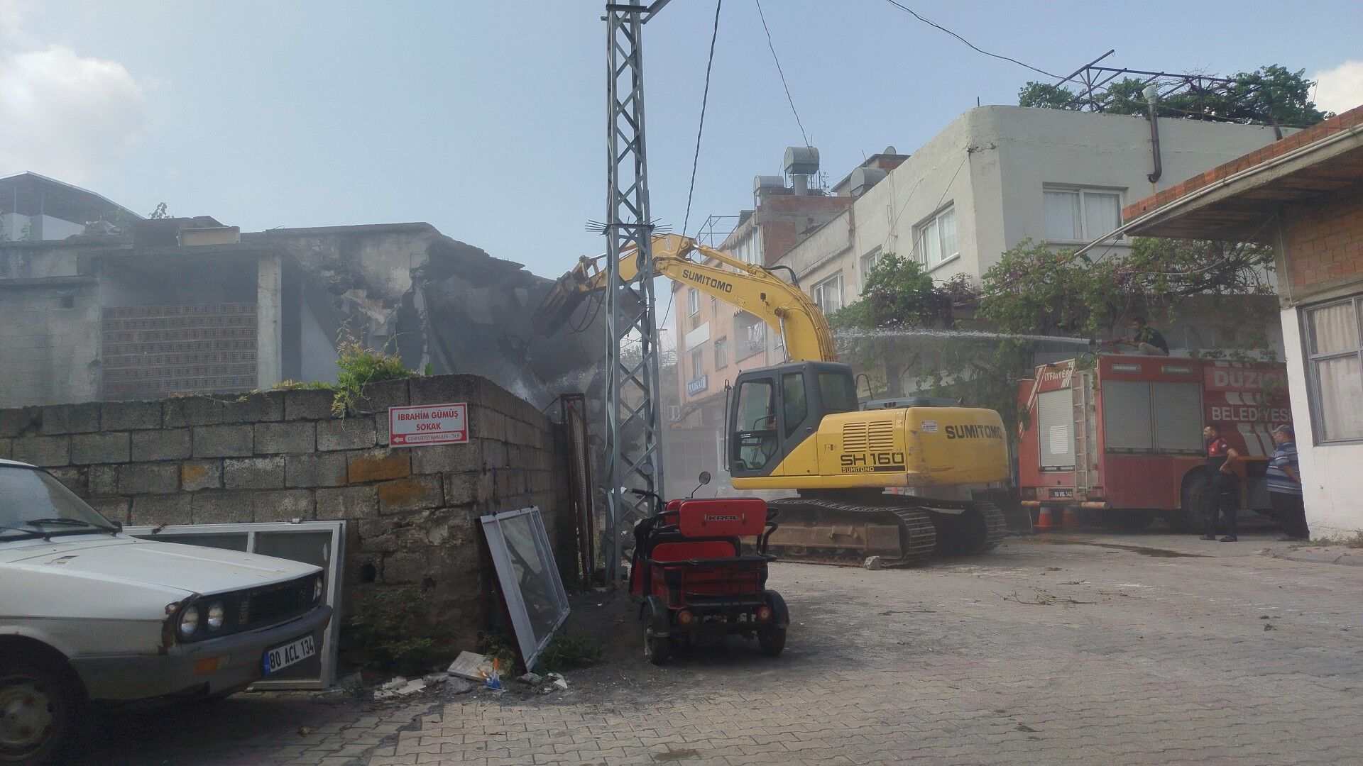 Osmaniye Düziçi’nde Metruk Binalar Tek Tek Yıkılıyor