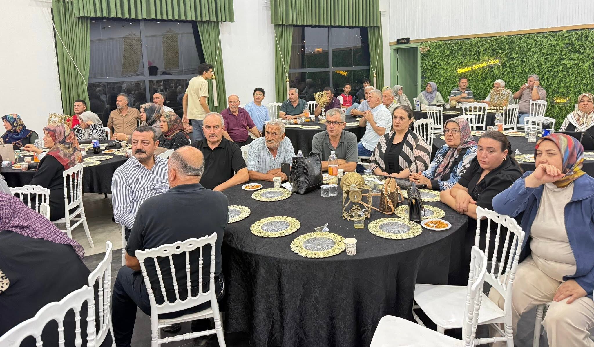 Başkan Aksoy Genç Çiftin Nikâh Sevincine Ortak Oldu2
