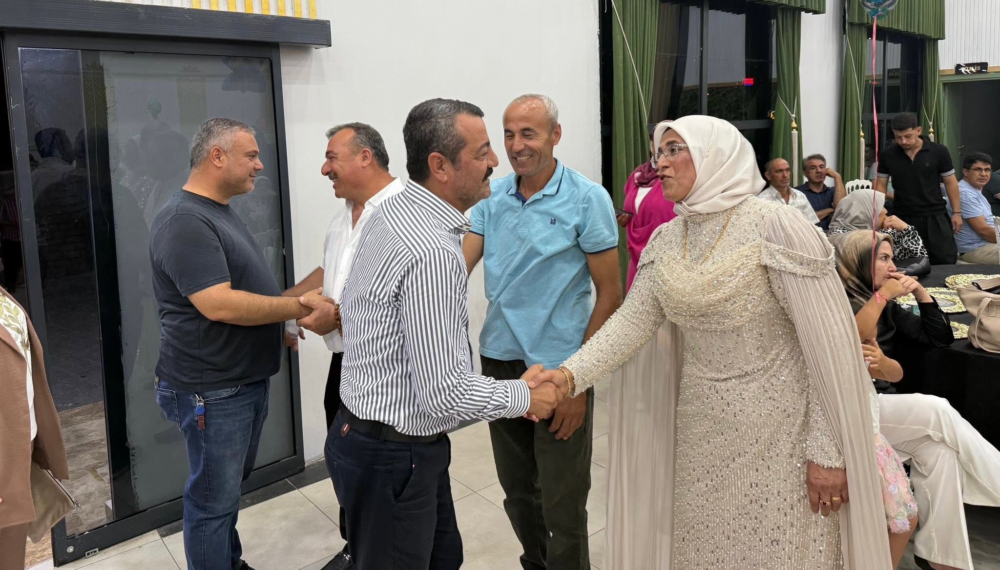Başkan Aksoy Genç Çiftin Nikâh Sevincine Ortak Oldu3