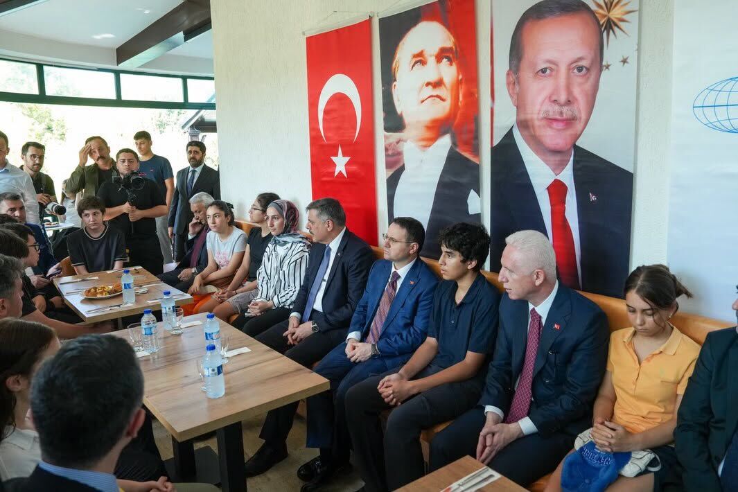 Esenyurt’ta Bakanlardan Esnaf Ve Vatandaş Ziyareti3