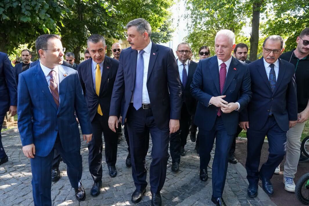 Esenyurt’ta Bakanlardan Esnaf Ve Vatandaş Ziyareti4