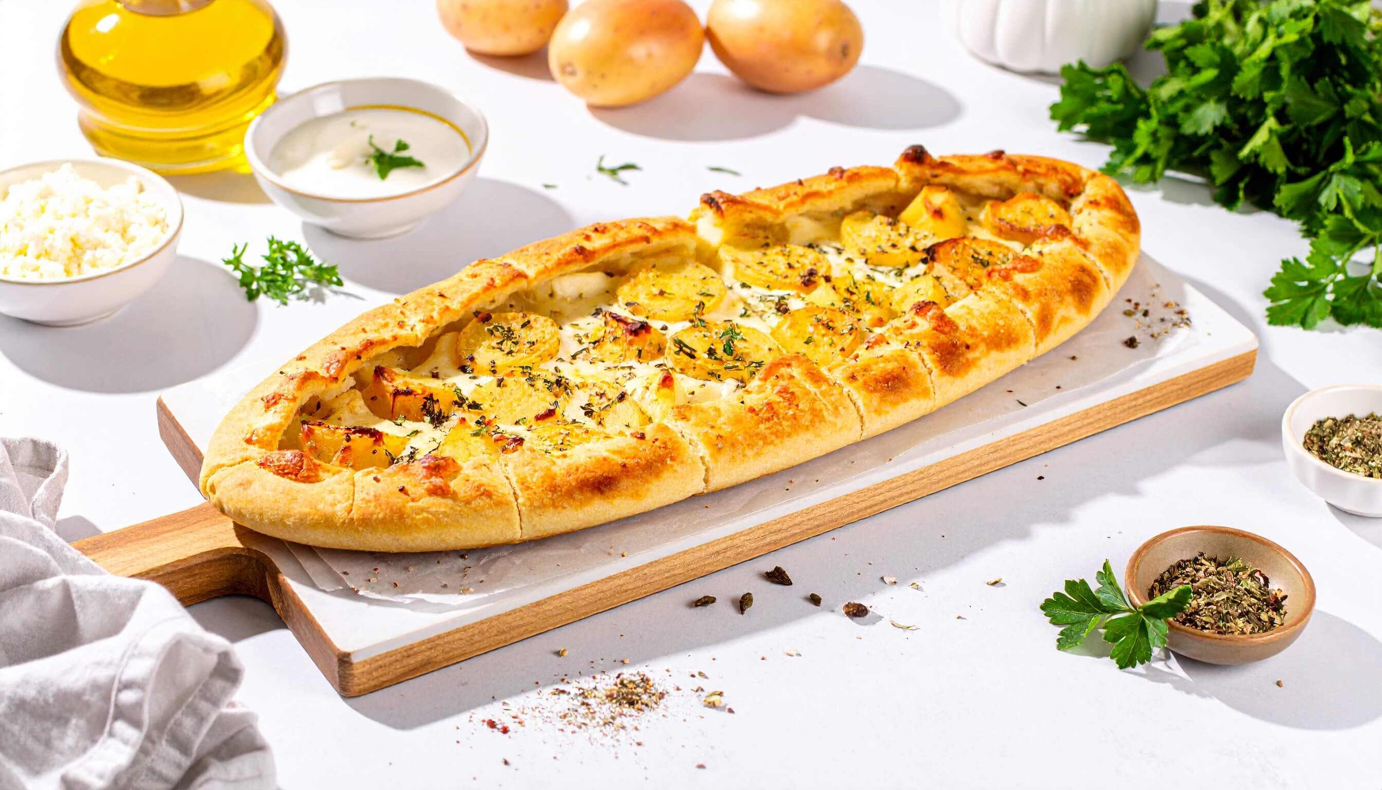 Firinda Patatesli Ve Kasarli Pide