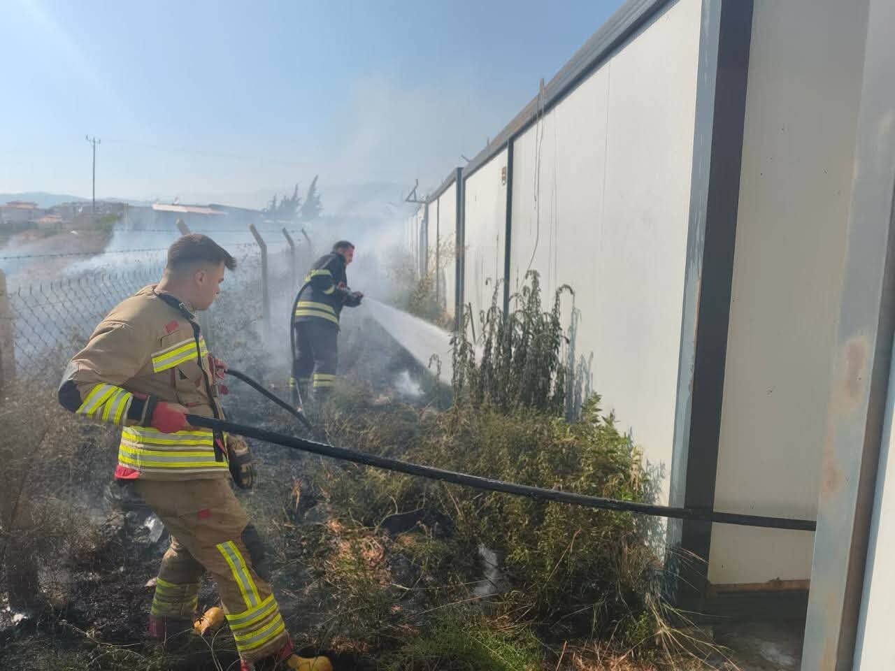 Hatay Altınçay’da Yangın Konteynerlere Ulaşmadan Söndürüldü2