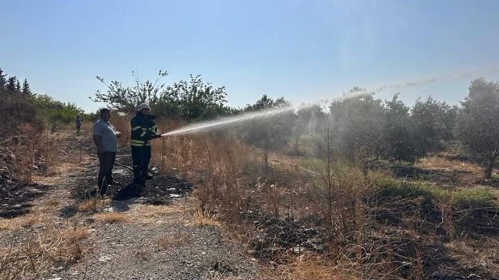 Hatay Arsuz’da Bahçe Yangını Kısa Sürede Söndürüldü12