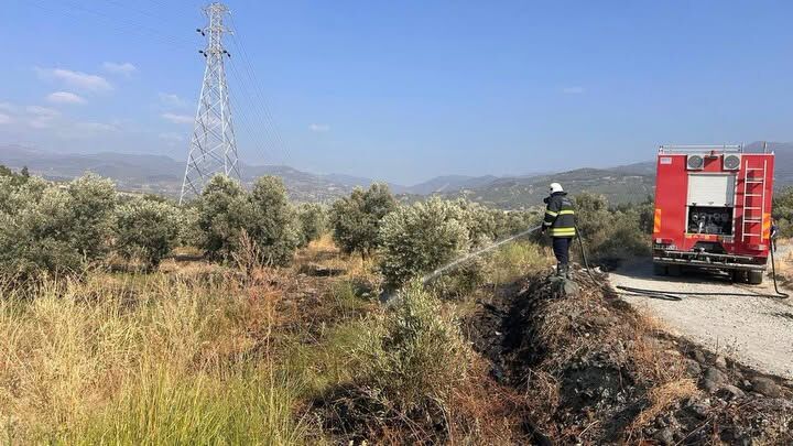 Hatay Arsuz’da Bahçe Yangını Kısa Sürede Söndürüldü5