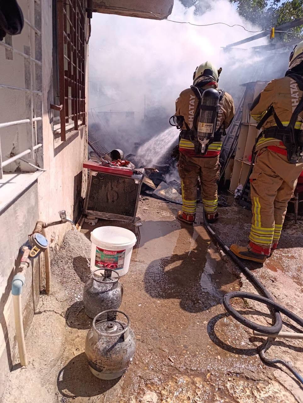 Hatay İskenderun’da Depo Yangını Kısa Sürede Söndürüldü2