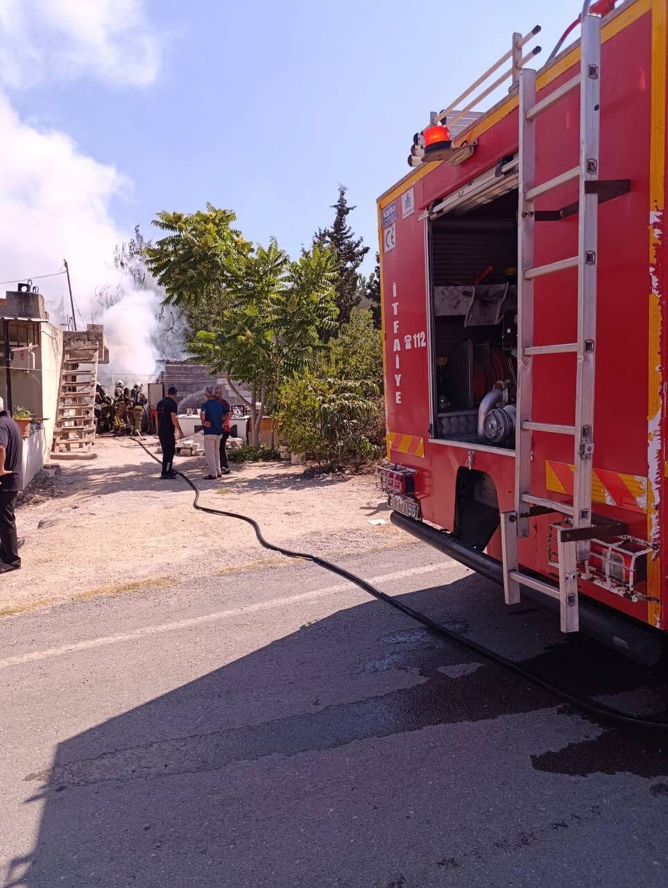 Hatay İskenderun’da Depo Yangını Kısa Sürede Söndürüldü4-1