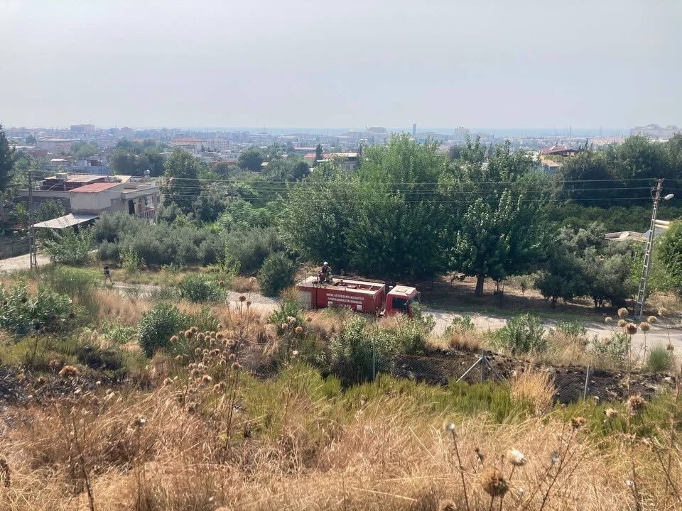 Hatay’da Otoyol Kenarındaki Yangın Büyümeden Söndürüldü2
