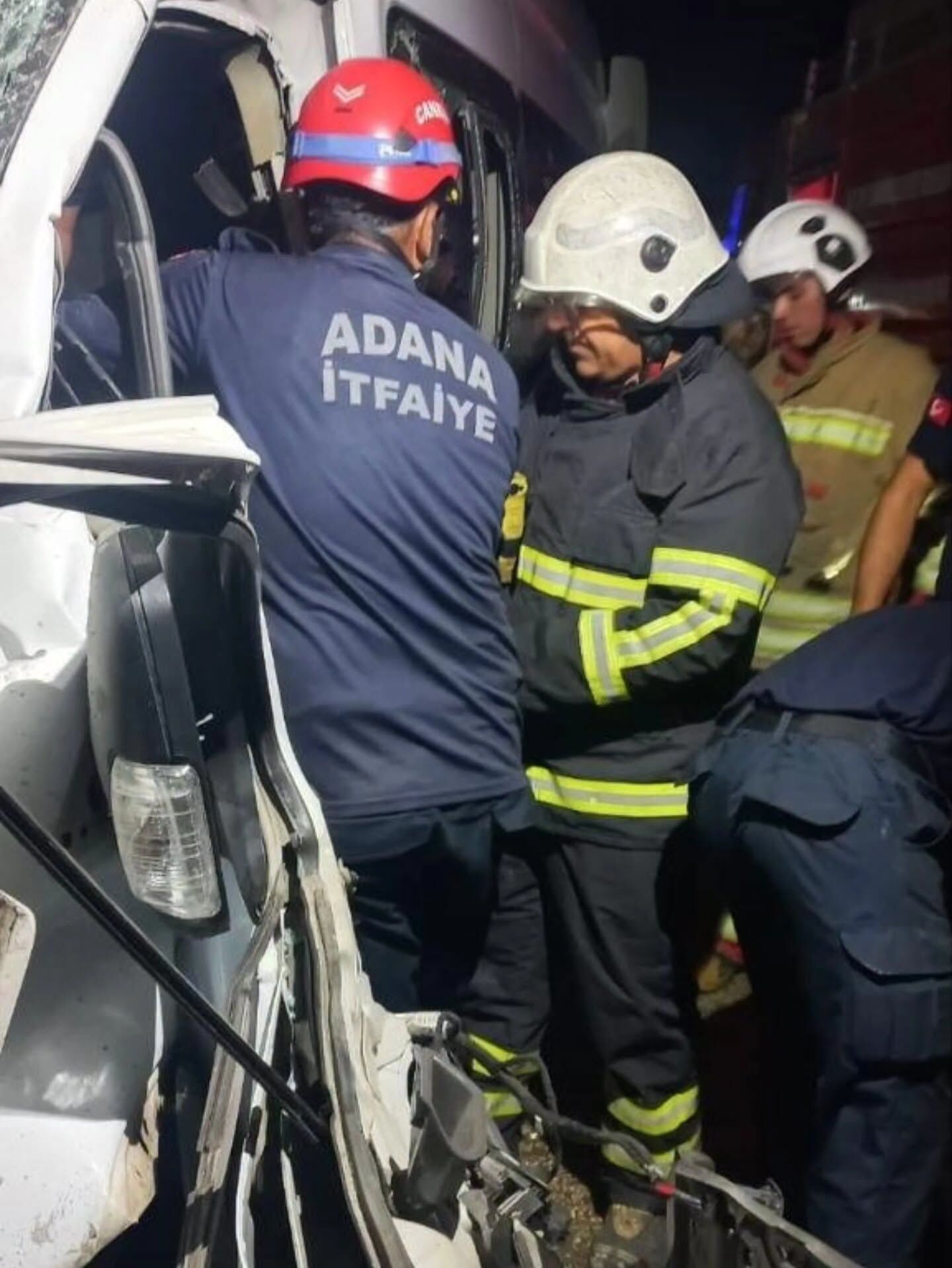 Hatay’da Tır Ve Minibüs Çarpıştı 1 Ölü 13 Yaralı1