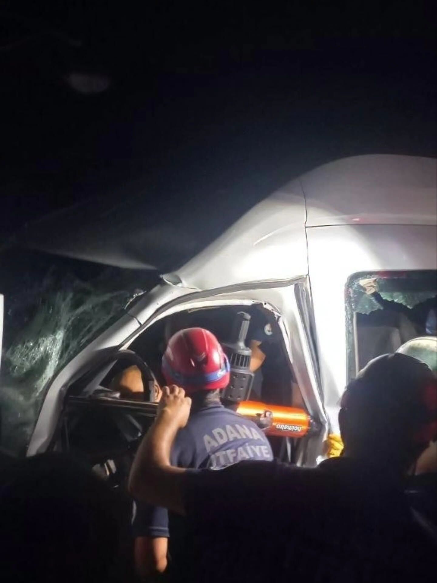 Hatay’da Tır Ve Minibüs Çarpıştı 1 Ölü 13 Yaralı4