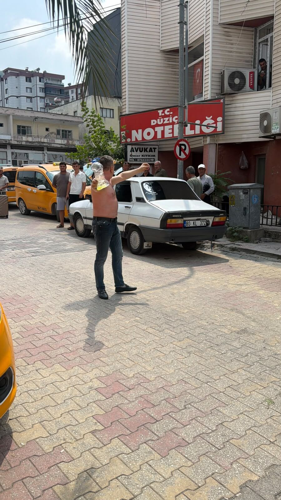 İş Yeri Sahibiyle Anlaşamayan Esnaf Kendini Yakmak İstedi (4)