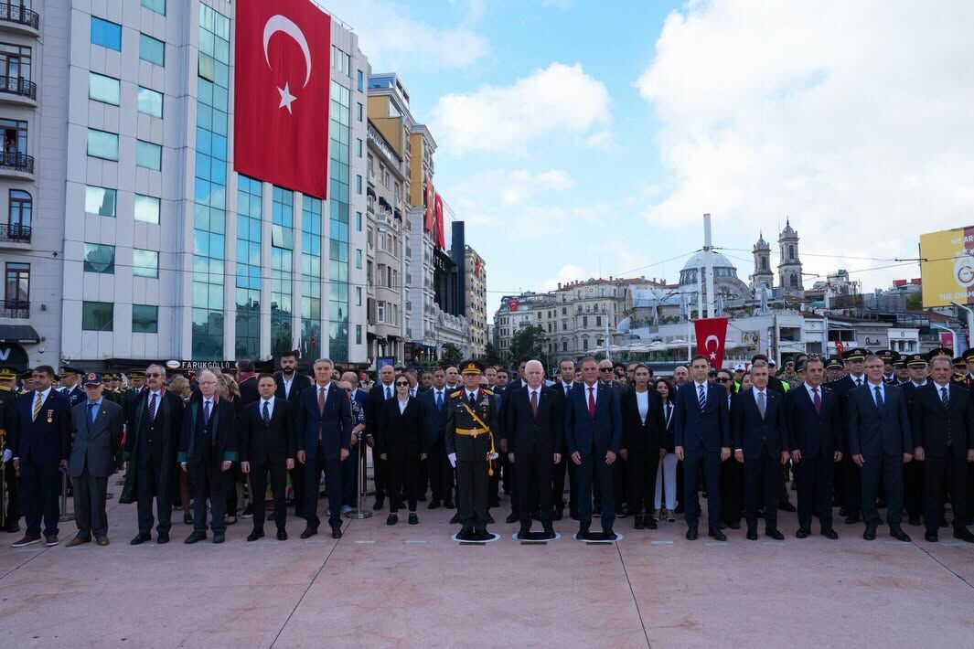 İstanbul’da 30 Ağustos Zafer Bayramı Taksim’de Başladı4