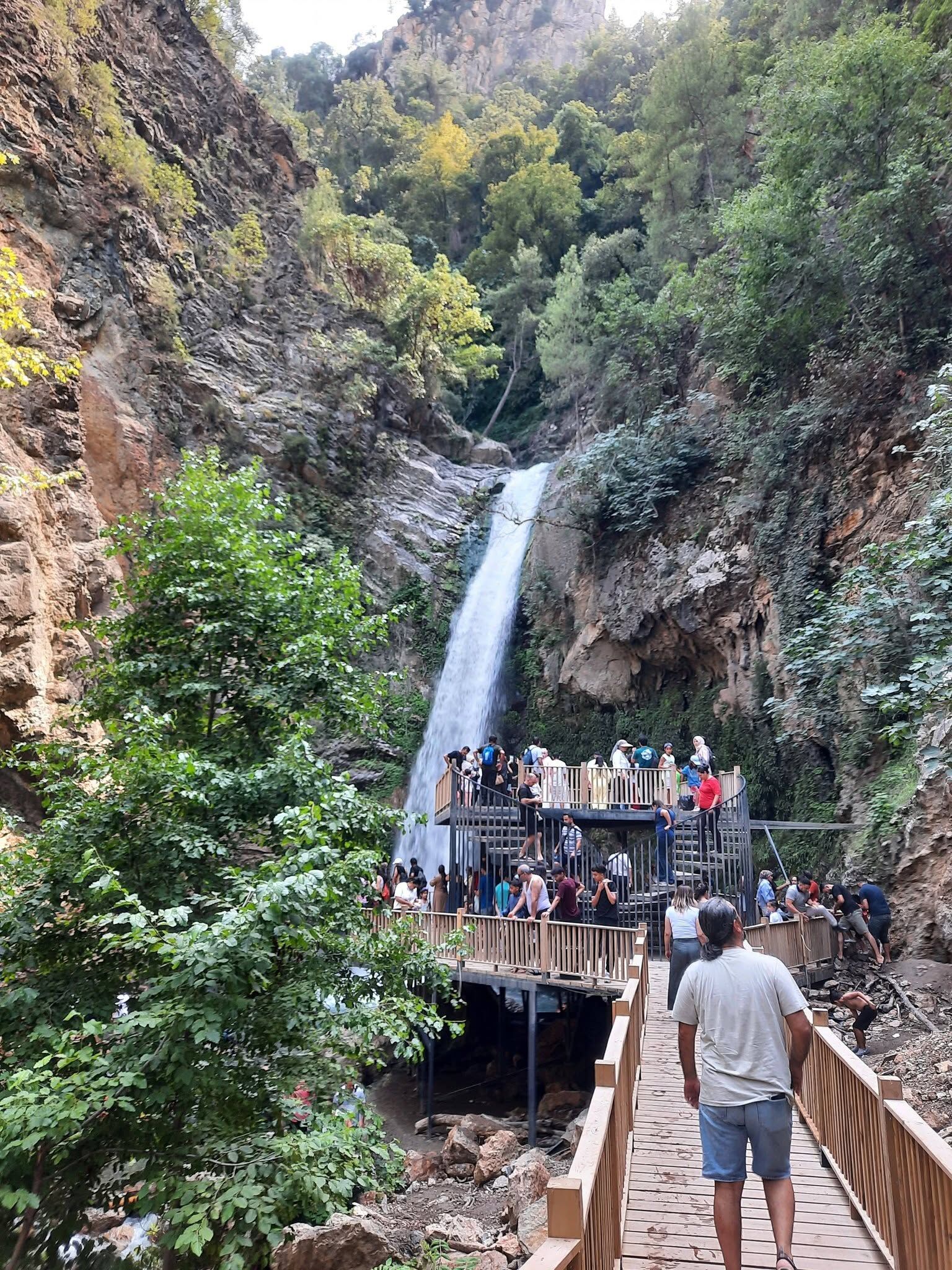 Karaçay Şelalesi’nde Hafta Sonu Yoğunluğu (3)