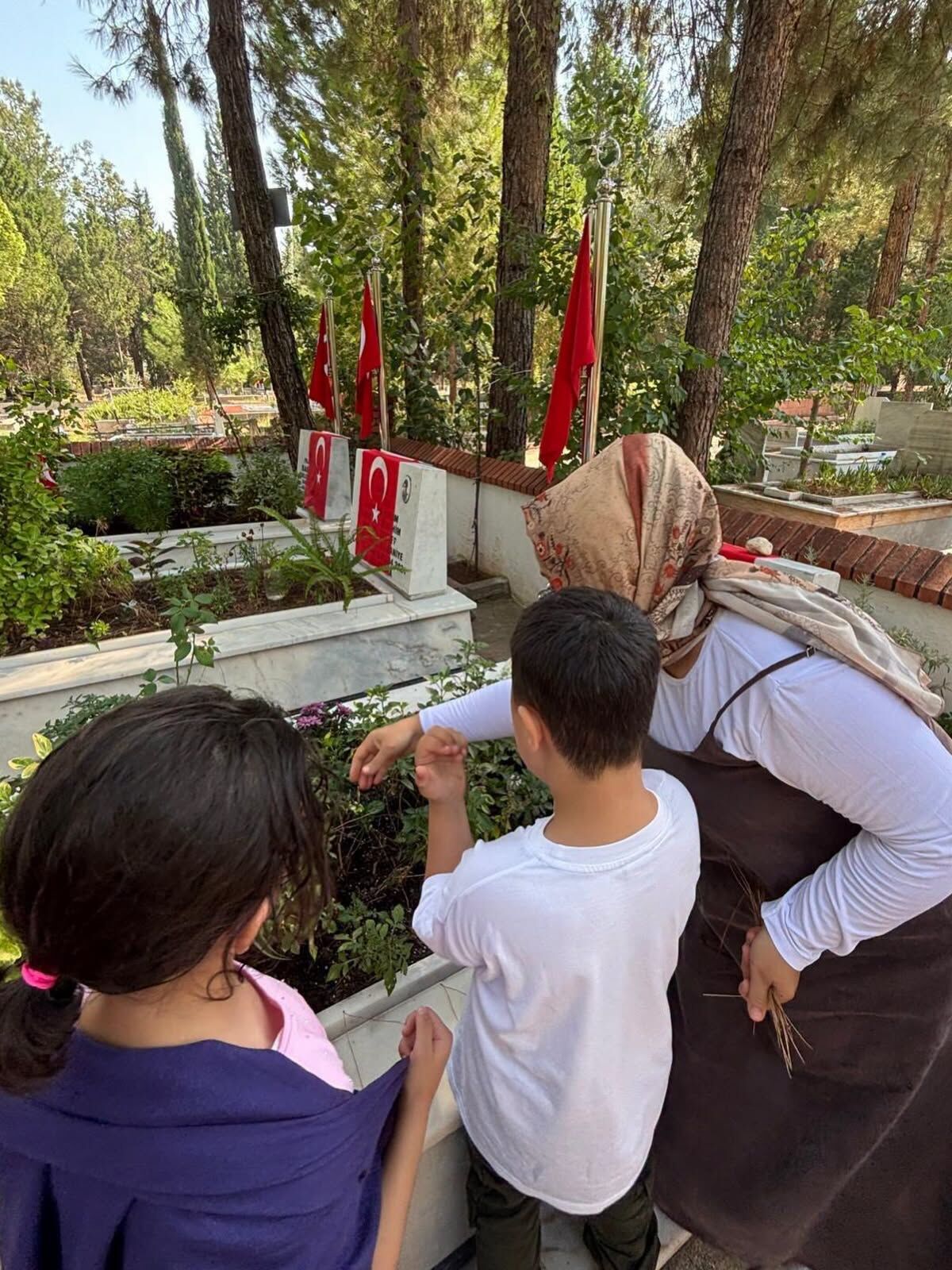 Osmaniye’de Çocuklar Şehitleri Dualarla Andı4