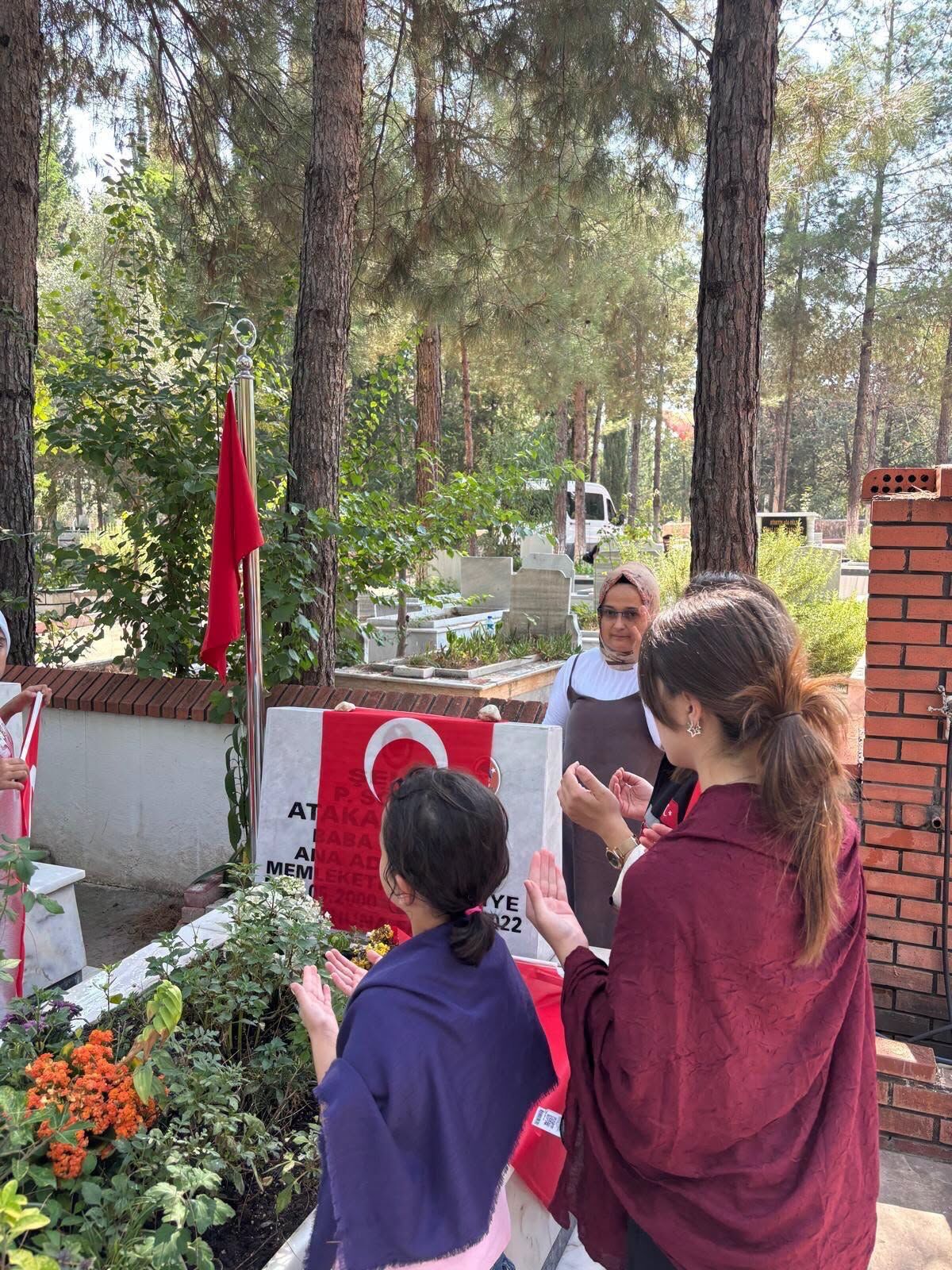 Osmaniye’de Çocuklar Şehitleri Dualarla Andı6