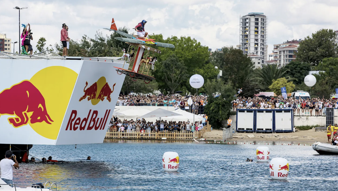 Red Bull Uçuş Günü İstanbul’da Gökyüzünü Renklendirdi2