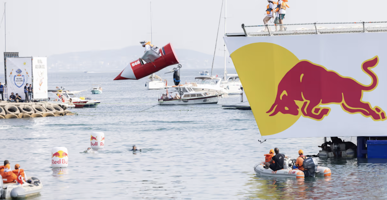 Red Bull Uçuş Günü İstanbul’da Gökyüzünü Renklendirdi3
