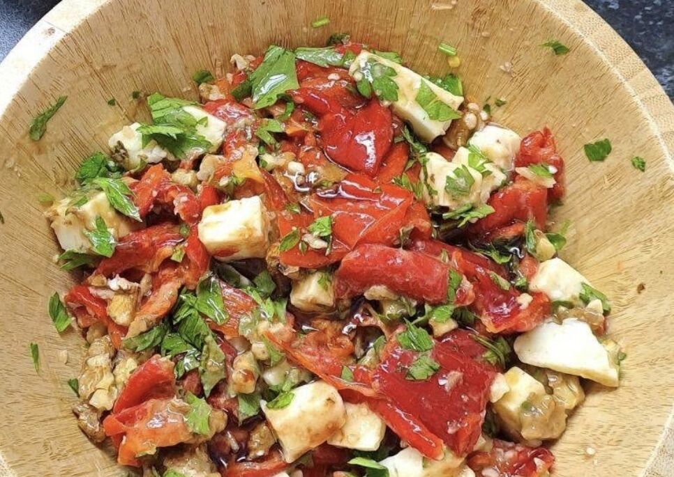Tahinli Ezine Peynirli Köz Biber Salatası