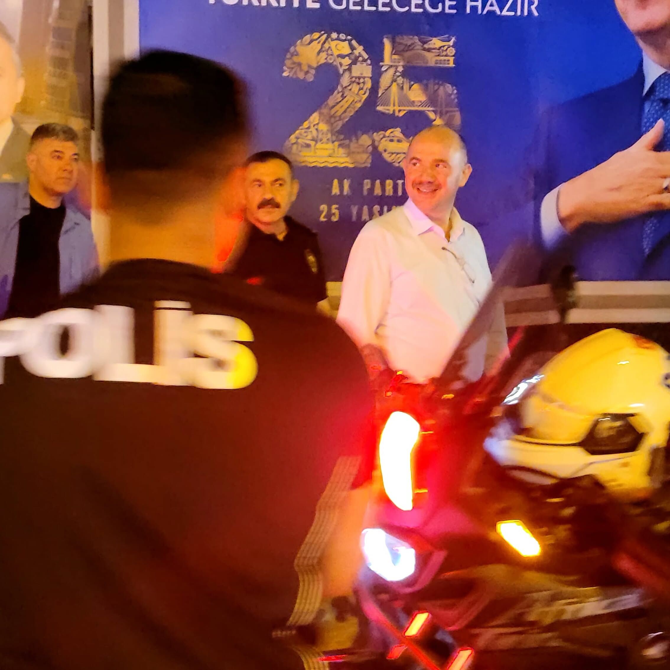 Vali Serdengeçti, Gece Esnaf Ve Vatandaşlarla Buluştu (9)